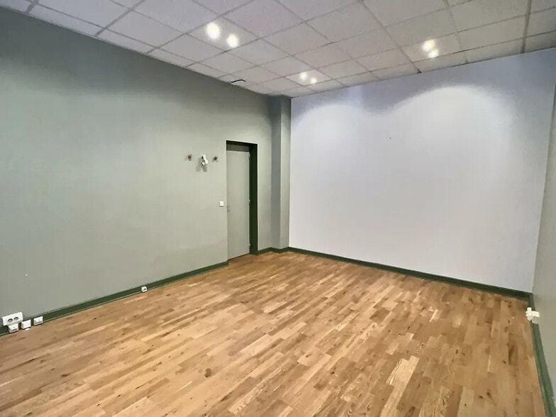Office in Paris for lease - Interior Photo - Image 2 of 6