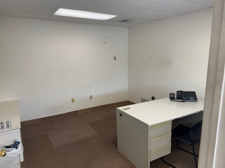 708 1st Ave, Rock Falls, IL for lease - Building Photo - Image 3 of 8