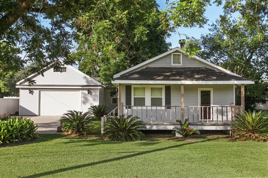 13523 River Rd, Luling, LA 70070