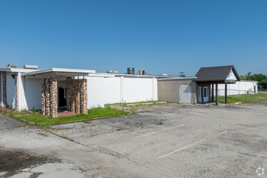 7727 E 41st St, Tulsa, OK for lease - Building Photo - Image 1 of 5