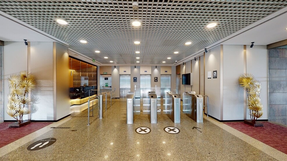 Calle Federico Mompou, 5, Madrid, Madrid for lease - Matterport 3D Scan - Image 2 of 12