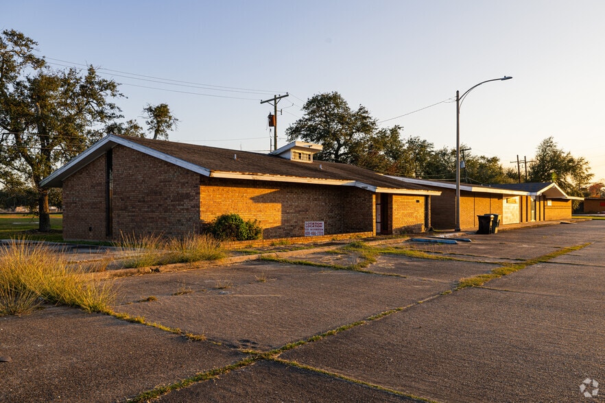 3640 Professional Dr, Port Arthur, TX for lease - Primary Photo - Image 1 of 3