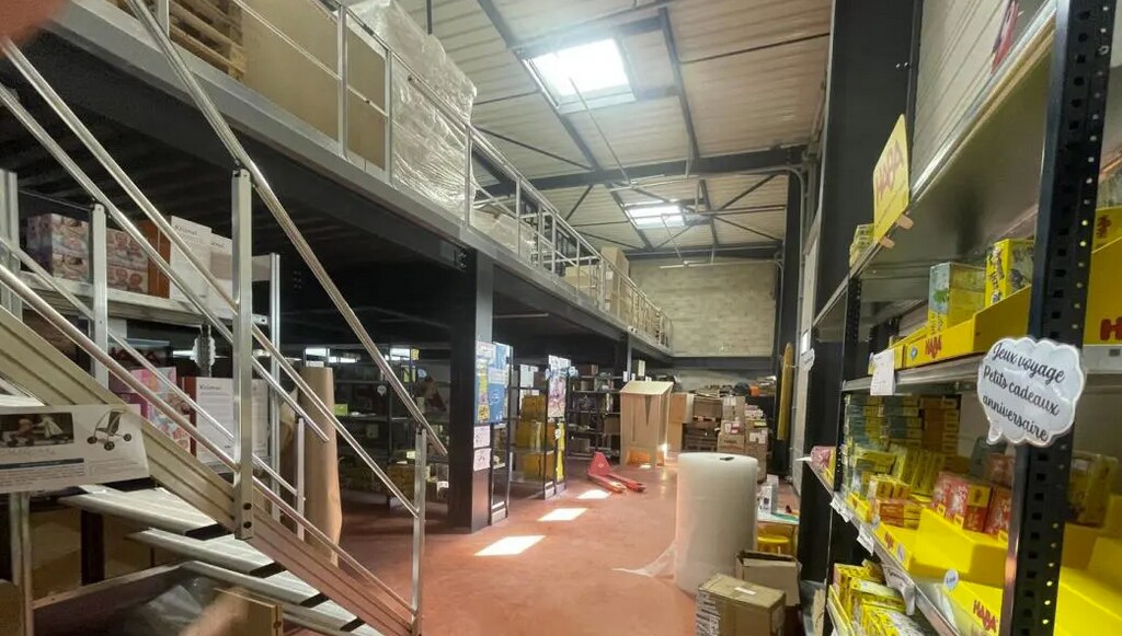 Location Local d'activités 430 m² - Photo 1