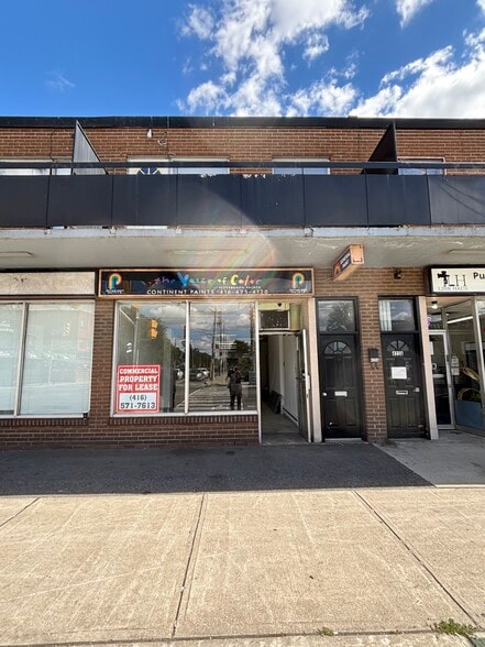425 Donlands Ave, Toronto, ON for lease - Building Photo - Image 2 of 10