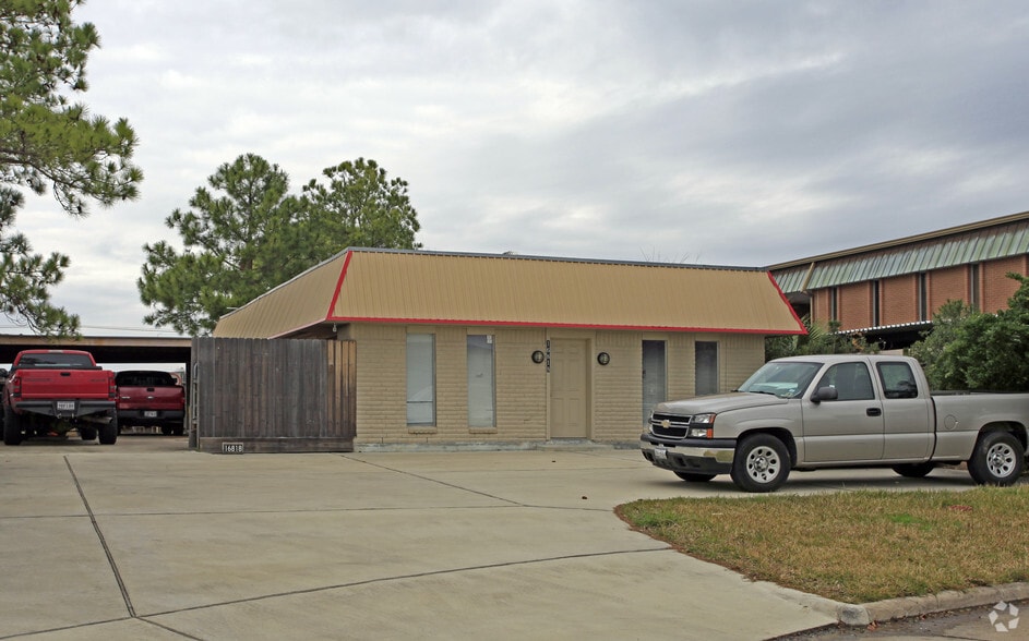 16818 Titan Dr, Houston, TX for sale - Primary Photo - Image 1 of 2