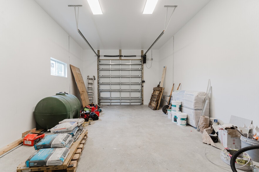 654 NW 22nd Rd, Fort Lauderdale, FL for lease - Interior Photo - Image 3 of 7