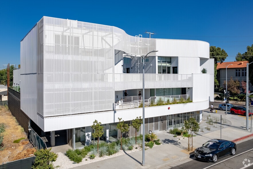 11700 W Magnolia Blvd, Valley Village, CA for sale - Building Photo - Image 3 of 29