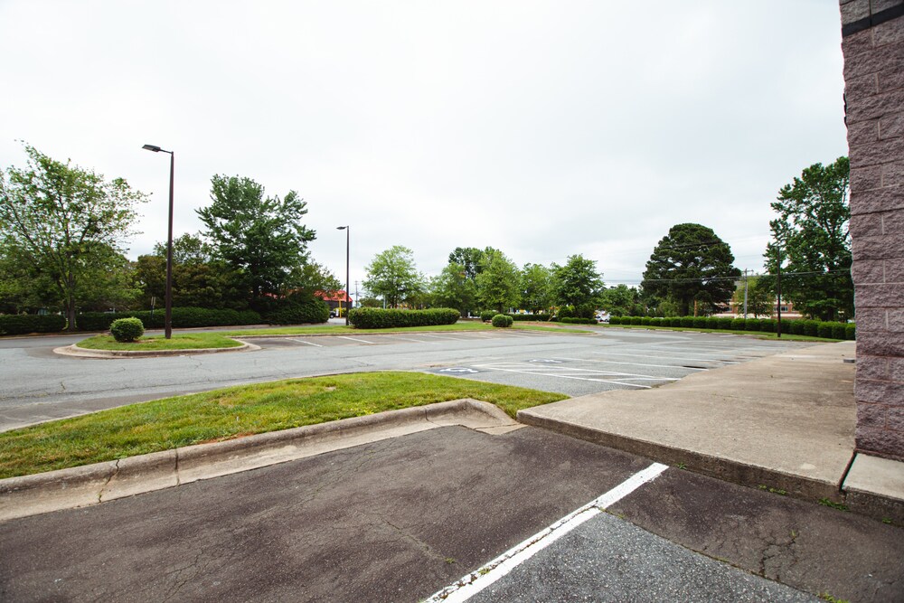 6118 Farrington Rd, Chapel Hill, NC 27517 Falconbridge Center