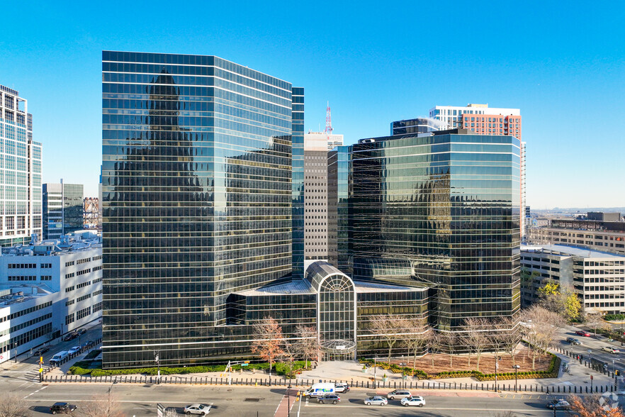 3 Gateway Ctr, Newark, NJ for sale - Building Photo - Image 1 of 1