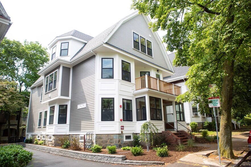 53 Quint Ave, Boston, MA for sale - Primary Photo - Image 1 of 15