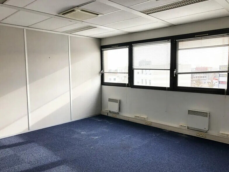 Office in Bordeaux for lease - Interior Photo - Image 3 of 15