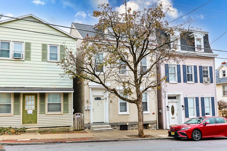 STUDENT RENTAL PORTFOLIO IN EASTON, PA portfolio of 2 properties for sale on LoopNet.com - Building Photo - Image 1 of 8