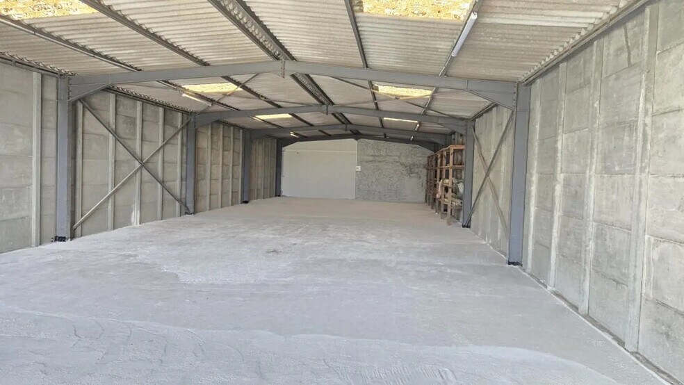 Industrial in Hyères for lease - Building Photo - Image 1 of 3