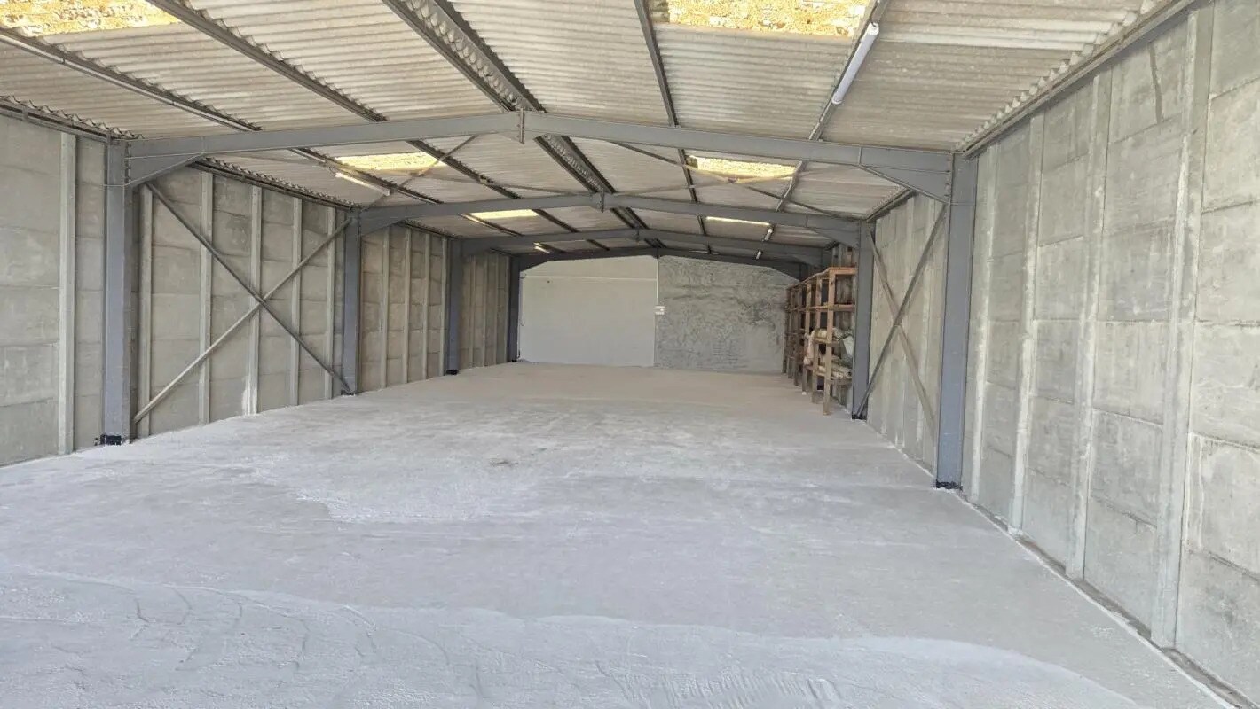 Industrial in Hyères for lease Building Photo- Image 1 of 4