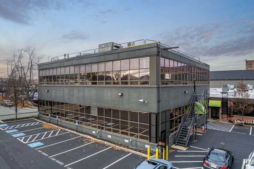 90 Bridge St, Newton, MA for lease - Building Photo - Image 1 of 5