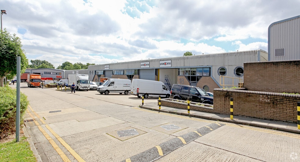 Victoria Rd, London for lease - Building Photo - Image 2 of 3