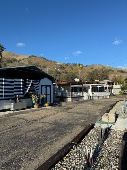 32303 E Trimmer Springs Rd, Sanger, CA for sale - Building Photo - Image 2 of 11