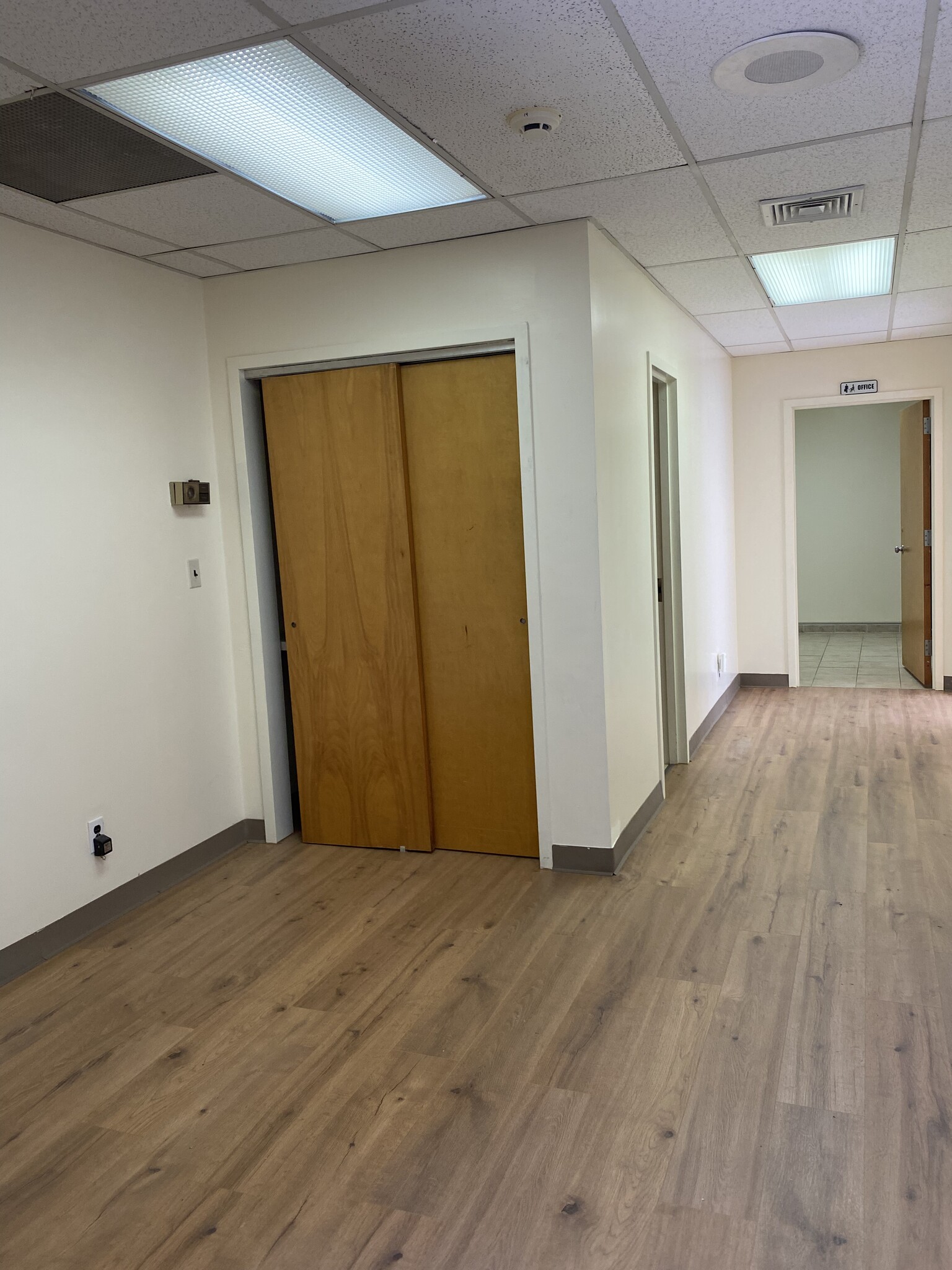 780 Cedar Ln, Teaneck, NJ for lease Interior Photo- Image 1 of 6