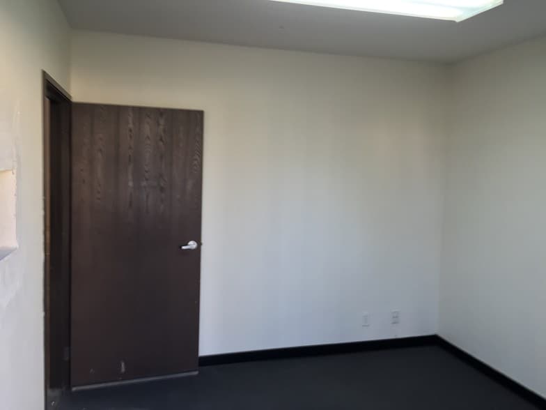 1433 W Linden St, Riverside, CA for lease - Building Photo - Image 2 of 9