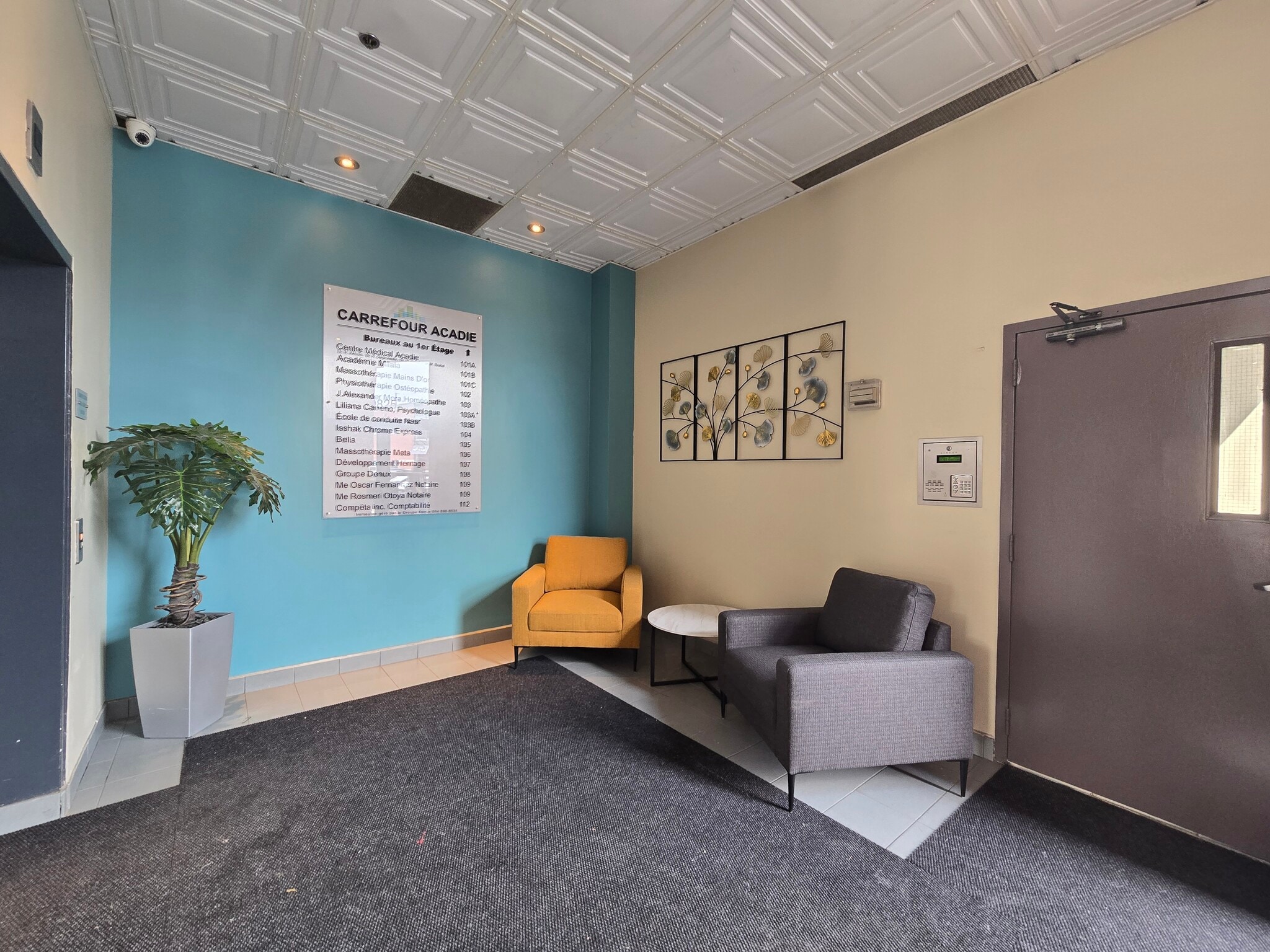 9825 Boul De L'acadie, Montréal, QC for lease Lobby- Image 1 of 7