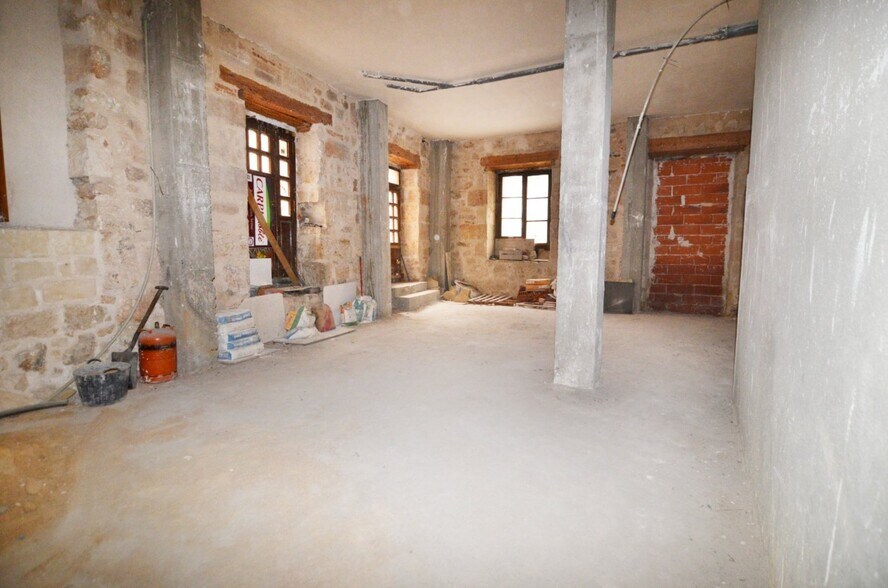 Retail in Salamanca for lease - Building Photo - Image 2 of 50