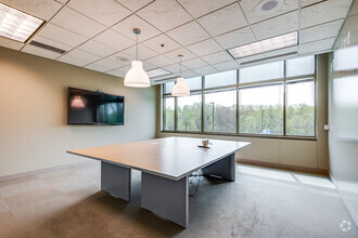 2655 Eagan Woods Dr, Eagan, MN for lease Interior Photo- Image 1 of 9