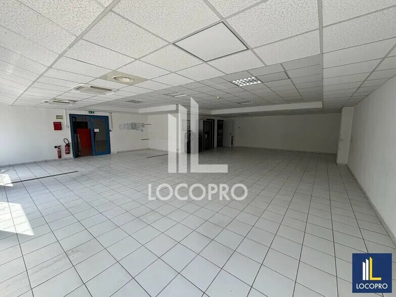 Office in Carros for lease - Interior Photo - Image 3 of 14