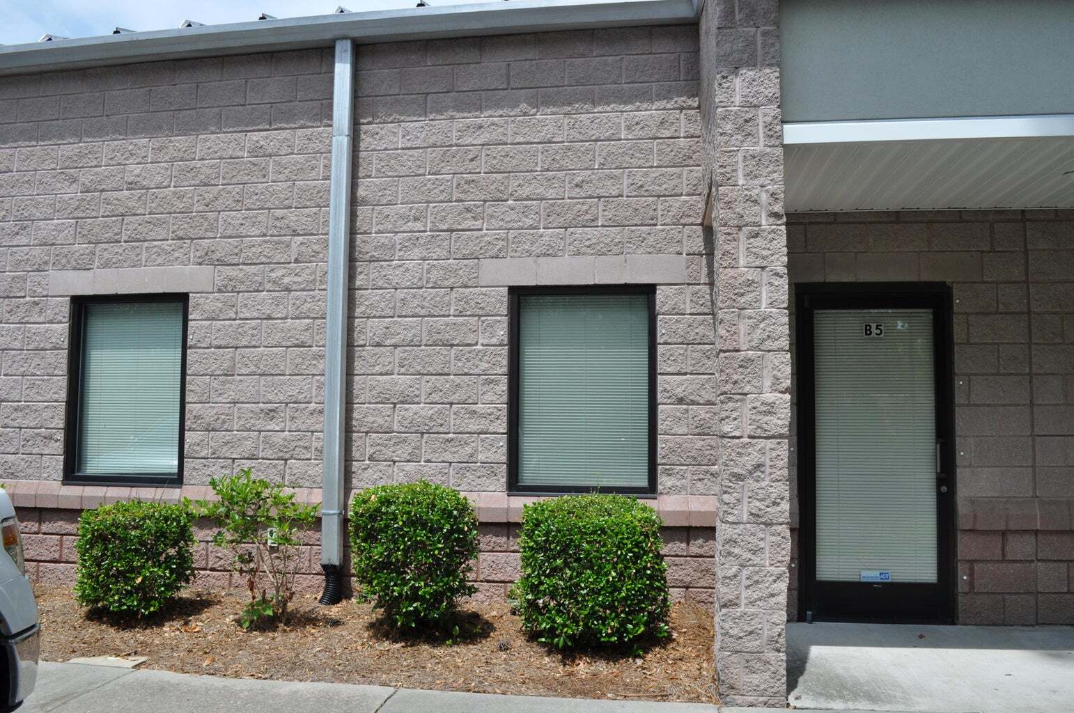 612 Johnnie Dodds Blvd, Mount Pleasant, SC for lease Interior Photo- Image 1 of 6