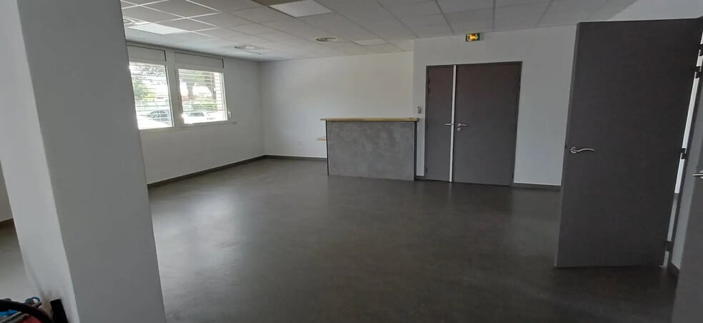 Office in Baillargues for lease - Interior Photo - Image 3 of 5