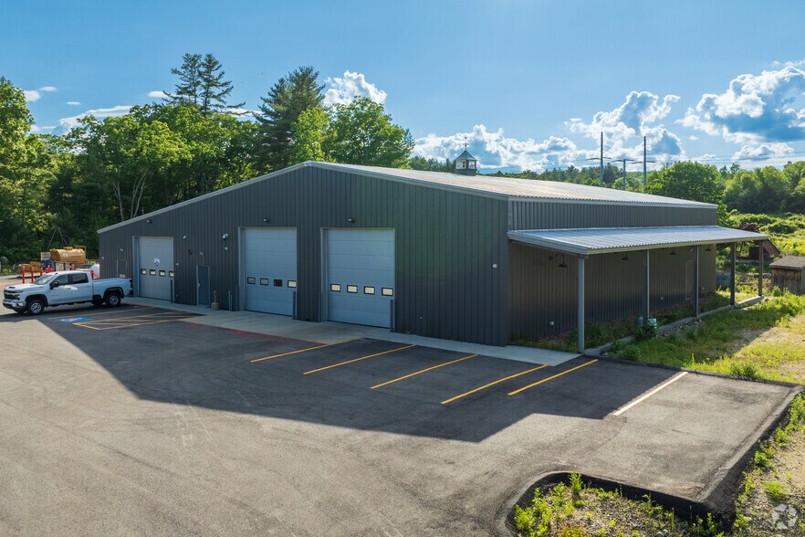 619-629 Quaker Hwy, Uxbridge, MA for sale - Primary Photo - Image 1 of 1