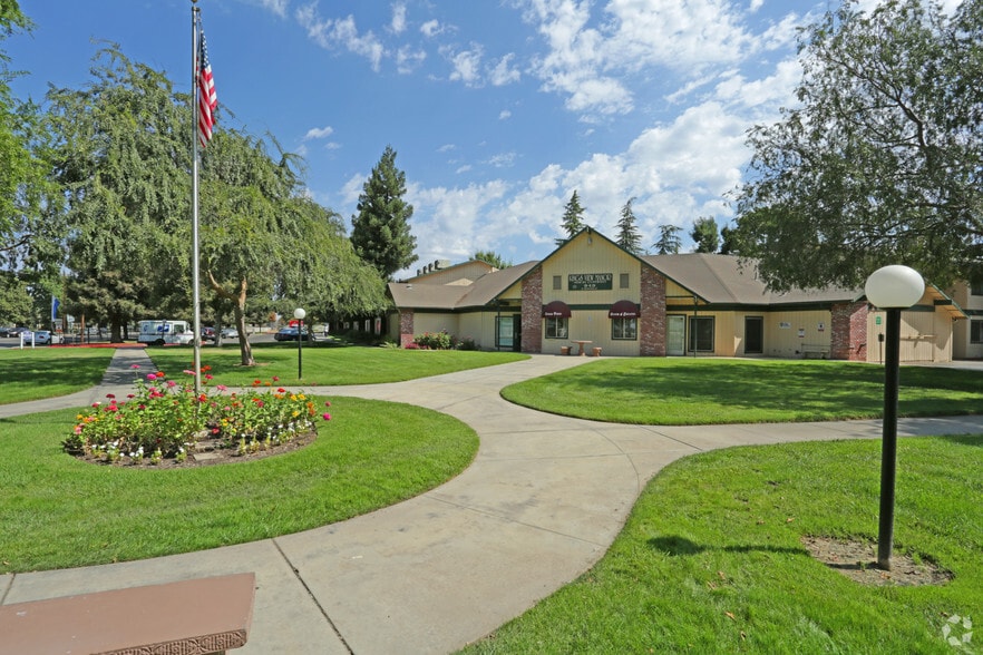 949 E Annadale Ave, Fresno, CA for sale - Primary Photo - Image 1 of 1