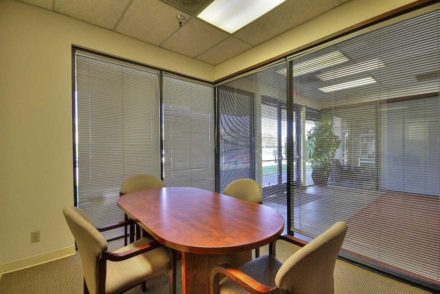 963 Transport Way, Petaluma, CA for lease - Interior Photo - Image 3 of 9
