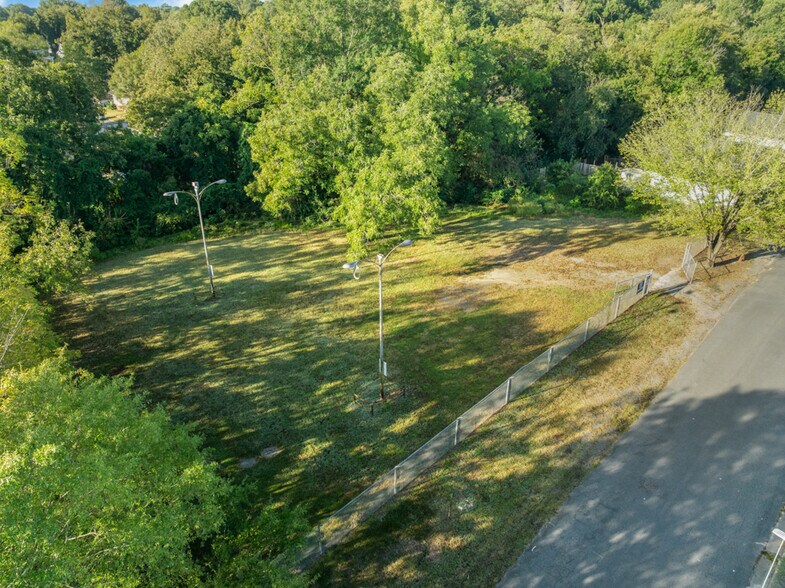 1008 Gilbert St, Durham, NC for lease - Building Photo - Image 2 of 8