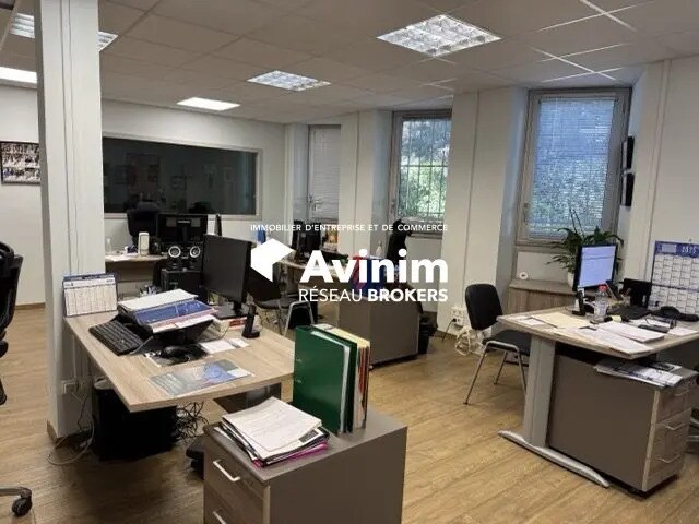 Location Bureaux 140 m² - Photo 1