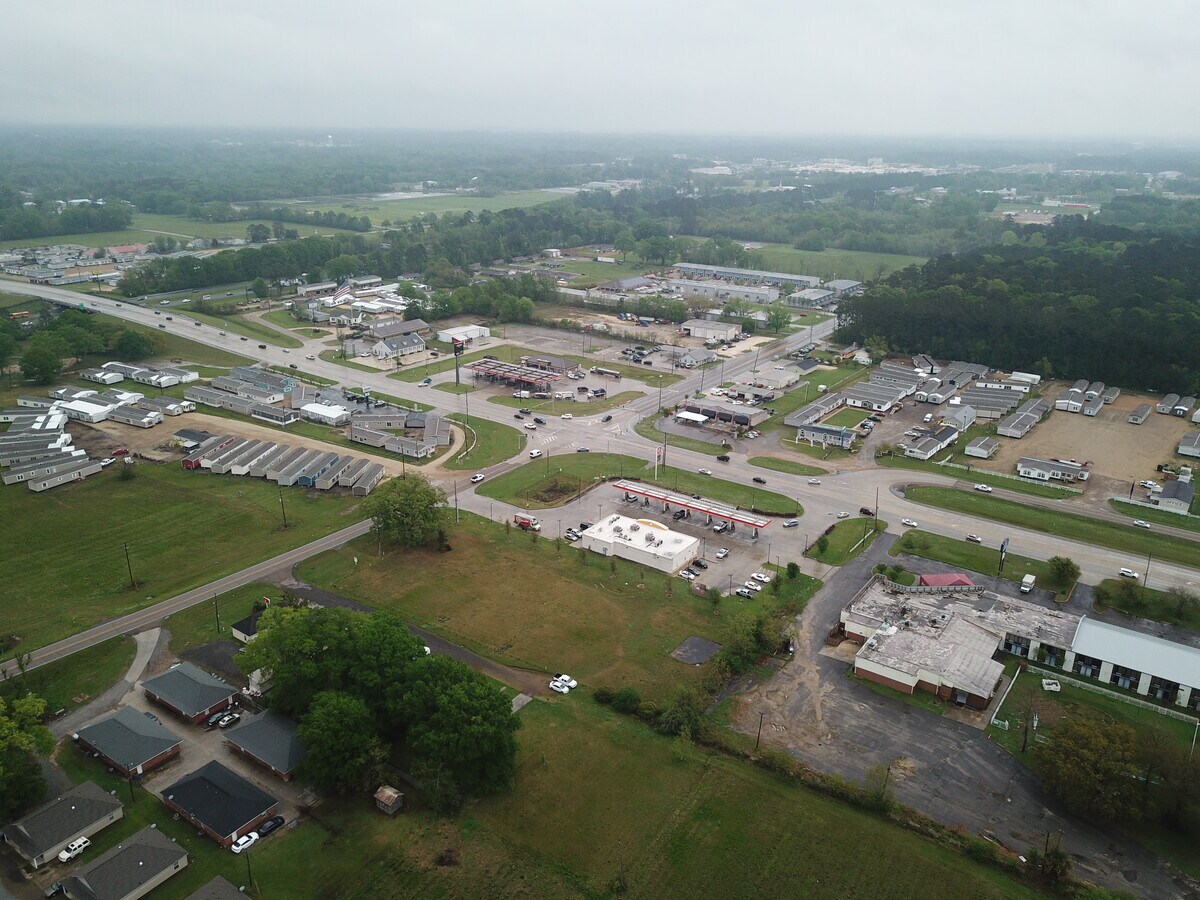 W Club Deluxe Rd & S Morrison Rd, Hammond, LA 70403