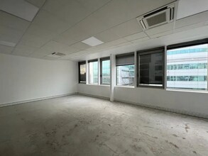 Office in Courbevoie for lease Interior Photo- Image 2 of 3