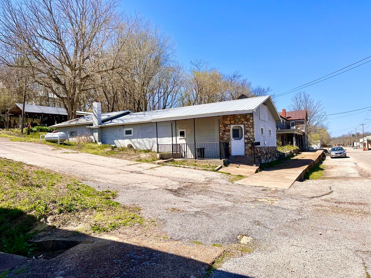 303 Front St, Thayer, MO 65791