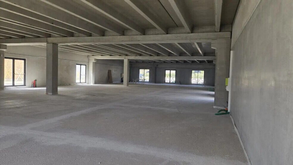 Retail in Cuers for lease - Building Photo - Image 3 of 5