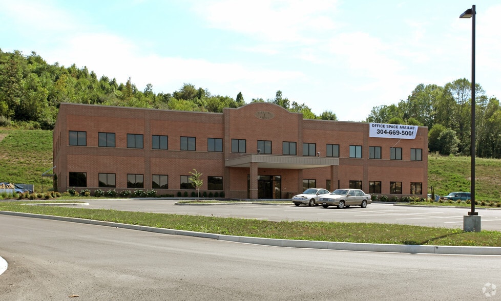 16 Sterling Dr, Bridgeport, WV for sale - Primary Photo - Image 1 of 1