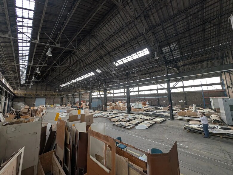 Flex in Petite-Forêt for lease - Building Photo - Image 3 of 11