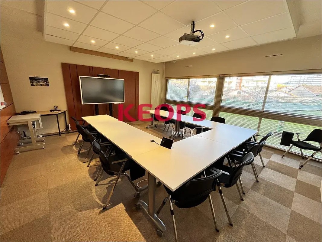 Allée De Barcelone, Toulouse for sale Interior Photo- Image 1 of 8