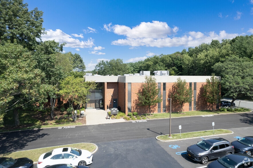 16 Corporate Woods Blvd, Albany, NY for sale - Primary Photo - Image 1 of 1