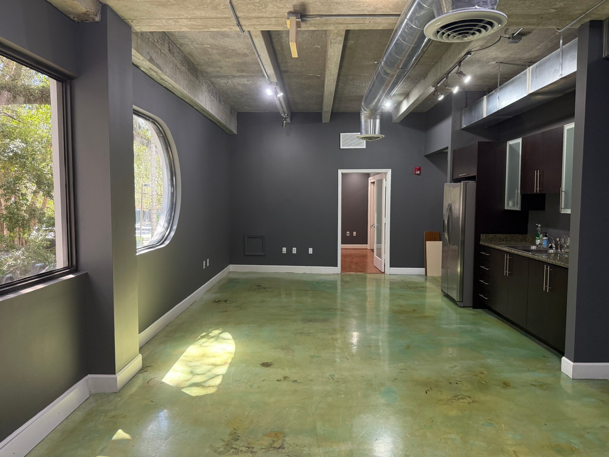 2140 S Dixie Hwy, Coconut Grove, FL for lease Interior Photo- Image 1 of 2