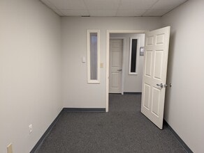 801 W Bay Dr, Largo, FL for lease Interior Photo- Image 2 of 14