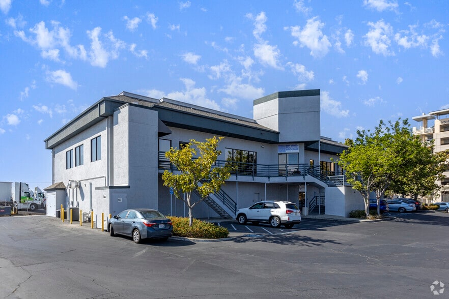 9295 Farnham St, San Diego, CA for lease - Primary Photo - Image 1 of 4