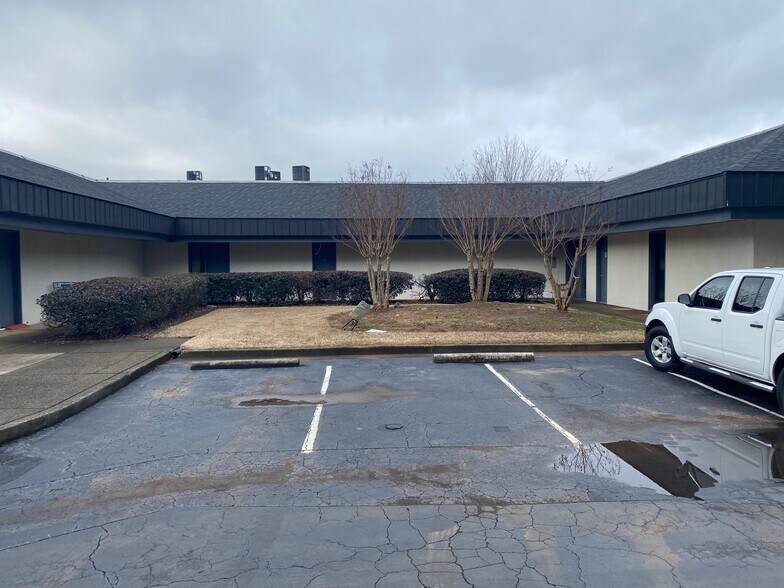 3993 Lawrenceville Hwy NW, Lilburn, GA 30047