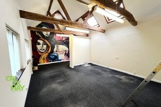 Vicarage Hl, Billingshurst for lease Interior Photo- Image 1 of 2