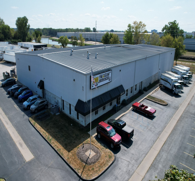 4601-4608 Crossroads Industrial Dr, Bridgeton, MO for sale - Building Photo - Image 2 of 11