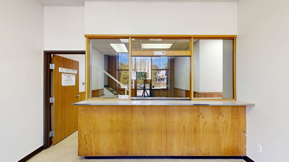 Free Trade Zone Warehouse portfolio of 2 properties for sale on LoopNet.com - Matterport 3D Scan - Image 3 of 40