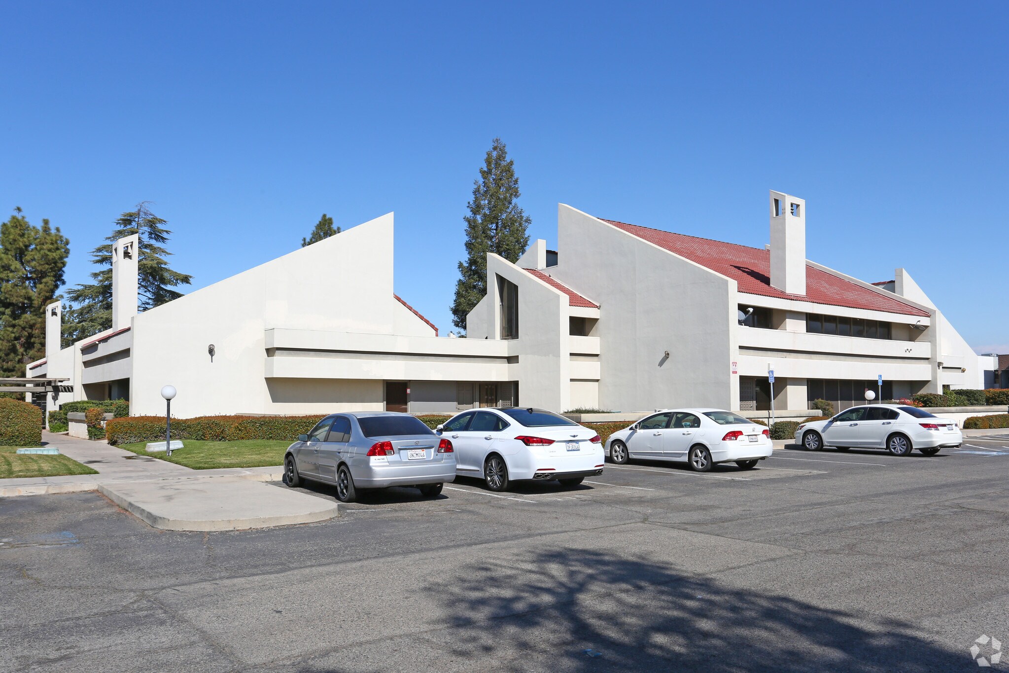 4944 E Clinton Way, Fresno, CA for lease Primary Photo- Image 1 of 20